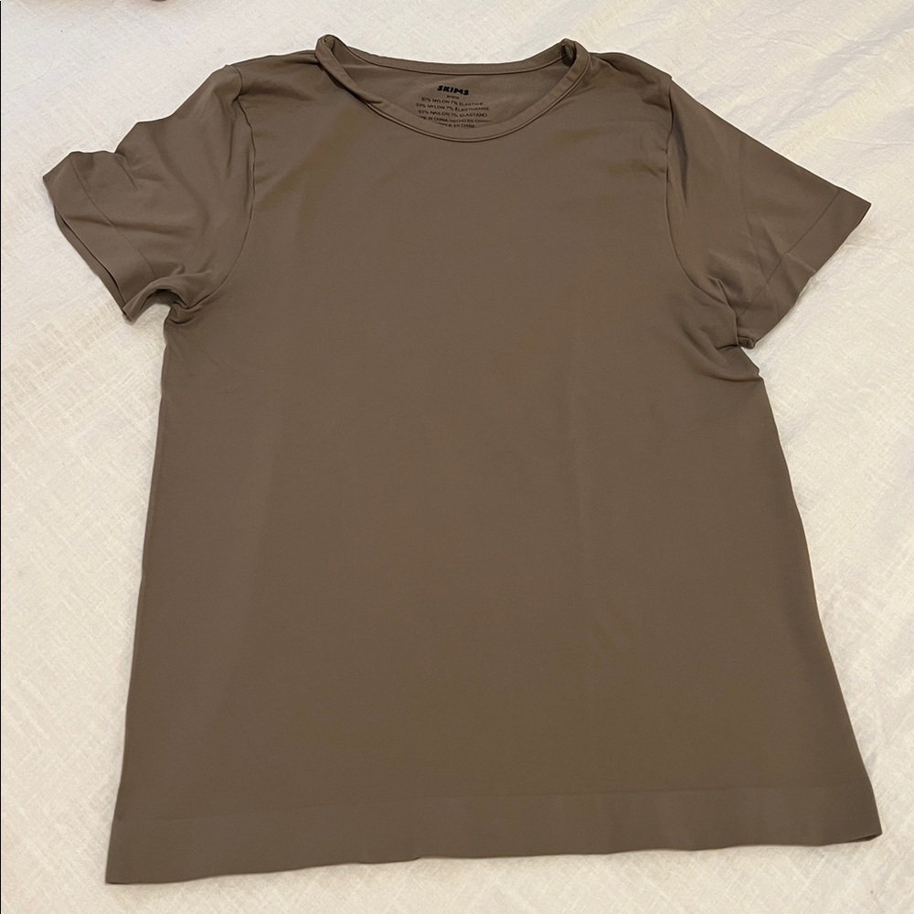 SKIMS Fits Everybody T-shirt